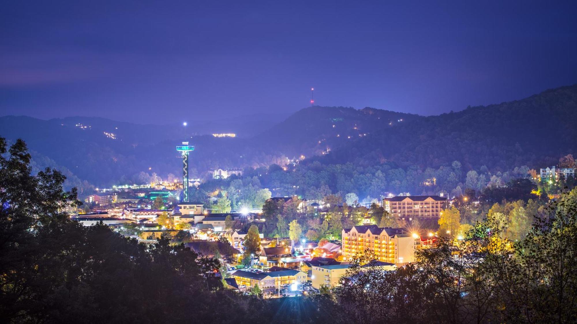 Вилла Three Bears Den, Hot Tub, Pool Table, Pool Access, 1089 Free Tickets Each Paid Day, Dollywood Inclu Гатлинбург Экстерьер фото